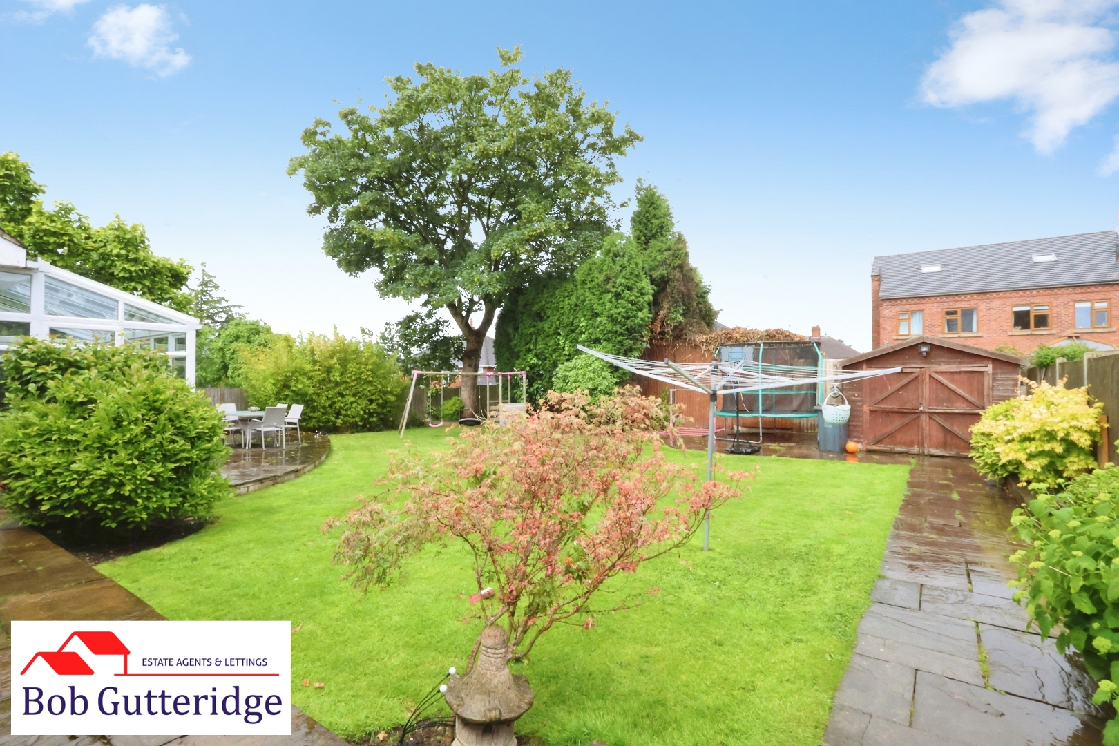 ENCLOSED REAR GARDEN